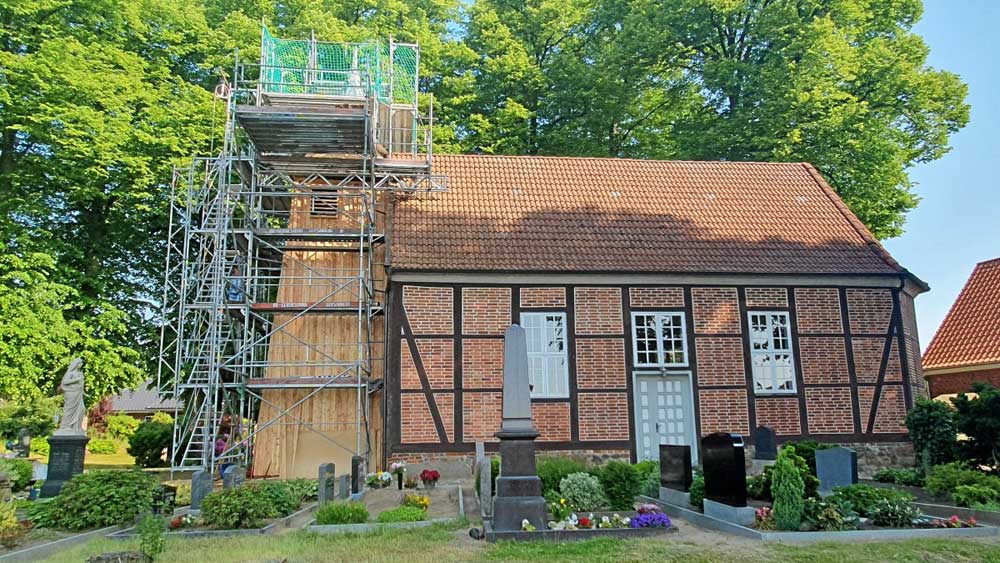 Worth, neuer hölzerner Kirchturm